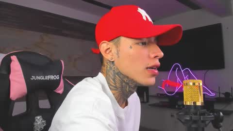 andrees_s online show from October 28, 2:47 am