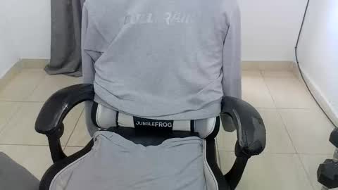 andres180950734 online show from April 24, 3:58 pm