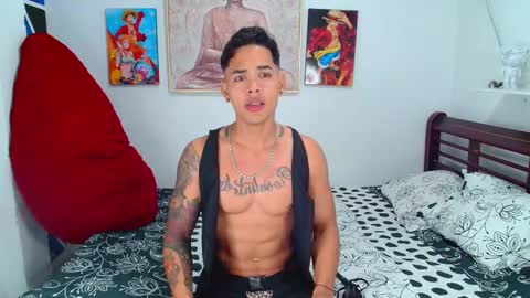 Snapshot of andres_santos777 chatting on January 5, 8:11 am andres_santos777 online show from January 5, 8:11 am