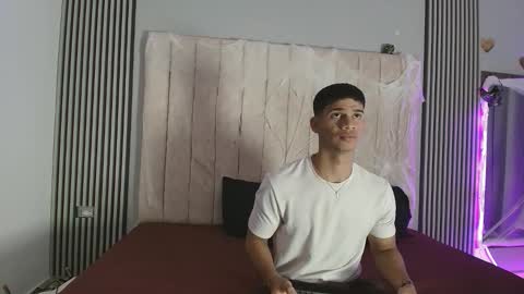 Snapshot of andres_stud777 chatting on October 13, 4:51 am ANDRES online show from October 13, 4:51 am