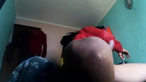 andrescaraballo18 online show from October 7, 4:27 am