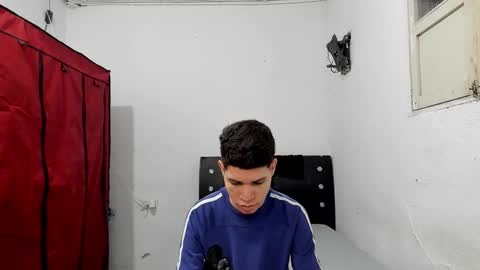 andrew_2811 online show from February 9, 7:24 am