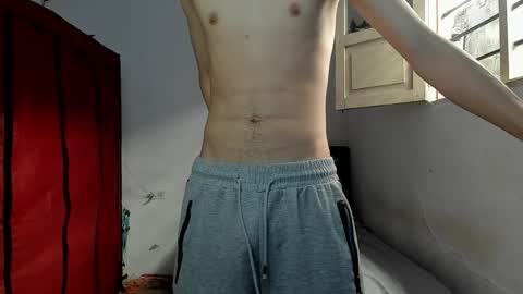 andrew_2811 online show from April 24, 10:23 pm