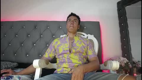 Snapshot of andrew_thomas_ chatting on September 30, 3:12 am Andrew online show from September 30, 3:12 am