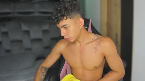 Snapshot of andrew_twink18 chatting on October 1, 6:06 am Andrew M. online show from October 1, 6:06 am