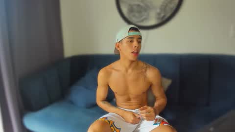 Snapshot of andrew_twink18 chatting on September 21, 5:35 pm Andrew M. online show from September 21, 5:35 pm