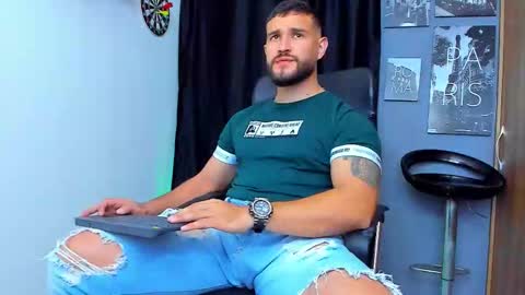 Snapshot of andrewdiaz_ chatting on October 20, 6:17 am Andrew Diaz online show from October 20, 6:17 am