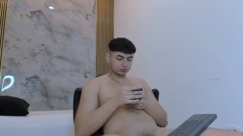 Snapshot of andrewlamar77 chatting on December 17, 2:00 pm Andrewlamar21 online show from December 17, 2:00 pm