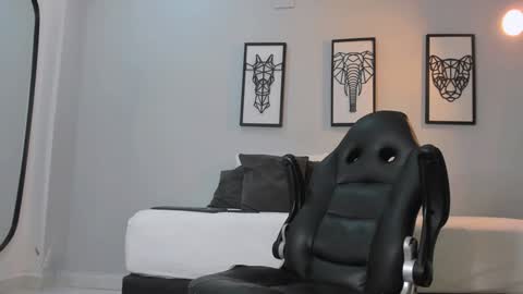 Snapshot of andrewlamar77 chatting on January 7, 2:16 pm Andrewlamar21 online show from January 7, 2:16 pm