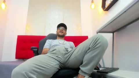   online show from December 4, 8:49 pm