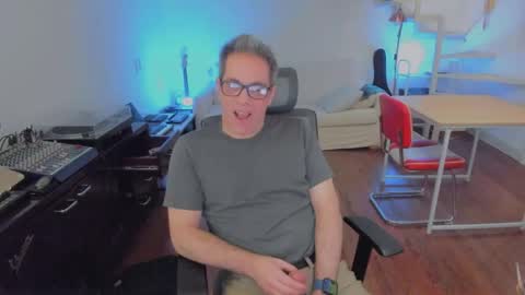 Snapshot of andy0pandi chatting on September 8, 4:28 pm Andrew online show from September 8, 4:28 pm