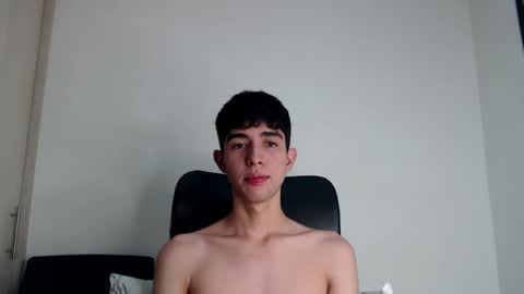Snapshot of andy19_hot chatting on January 20, 12:04 am andy19_hot online show from January 20, 12:04 am