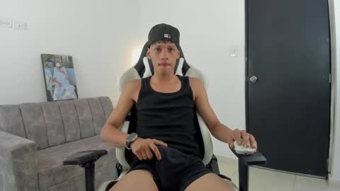 andy_bigcock01 online show from February 8, 3:52 am