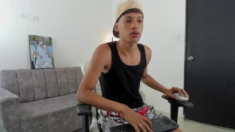 andy_bigcock01 online show from February 7, 3:45 am