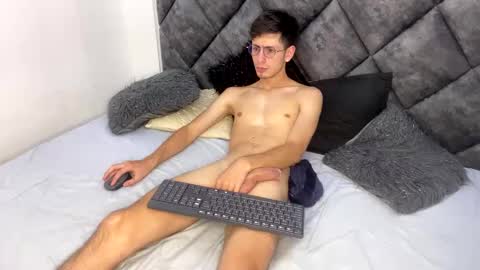 Snapshot of andy_collins__ chatting on February 19, 7:28 am andy_collins__ online show from February 19, 7:28 am