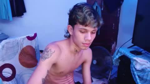 andy_dan1 online show from May 3, 6:27 am