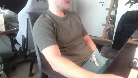 andycandy1994 online show from November 23, 9:31 am