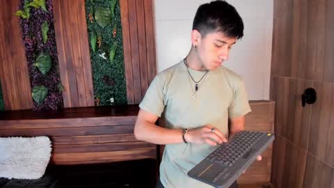 Snapshot of andyjoy_ chatting on December 6, 11:44 am Andy Joy online show from December 6, 11:44 am
