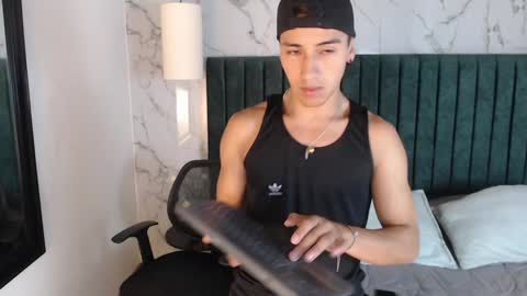 Snapshot of andyjoy_ chatting on December 10, 11:11 am Andy Joy online show from December 10, 11:11 am