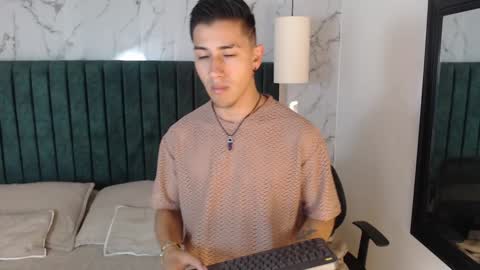 Snapshot of andyjoy_ chatting on December 24, 12:33 pm Andy Joy online show from December 24, 12:33 pm