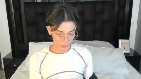 Snapshot of andywiills chatting on February 2, 8:51 pm Andy online show from February 2, 8:51 pm