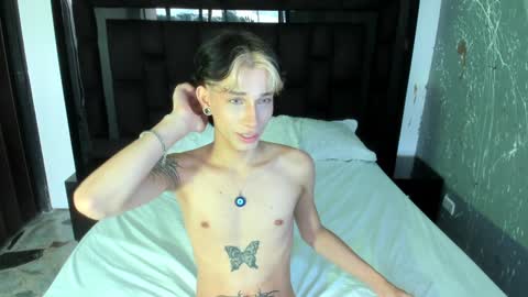 Snapshot of andywiills chatting on December 9, 9:44 pm Andy online show from December 9, 9:44 pm