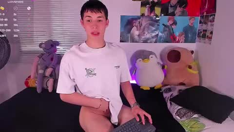 Snapshot of angel_bless19 chatting on January 12, 8:47 pm Angel help me with 100 thumbs up online show from January 12, 8:47 pm
