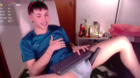 Snapshot of angel_bless19 chatting on December 23, 7:52 pm Angel help me with 100 thumbs up online show from December 23, 7:52 pm