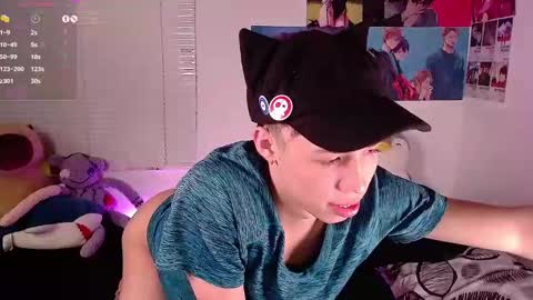 Snapshot of angel_bless19 chatting on December 27, 11:31 pm Angel help me with 100 thumbs up online show from December 27, 11:31 pm