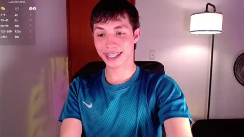 Snapshot of angel_bless19 chatting on January 17, 8:59 pm Angel help me with 100 thumbs up online show from January 17, 8:59 pm