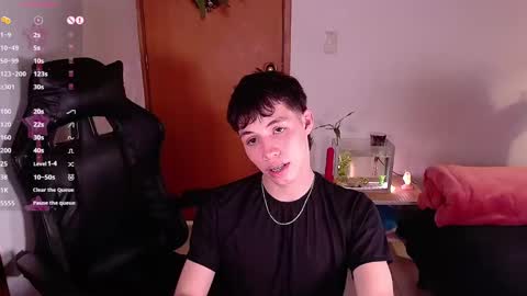 Snapshot of angel_bless19 chatting on December 4, 9:35 pm Angel help me with 100 thumbs up online show from December 4, 9:35 pm