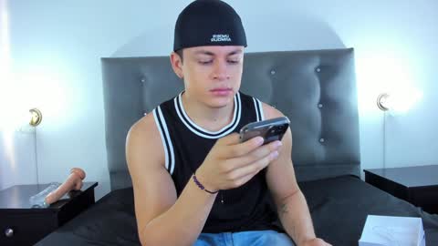 Snapshot of angel_cuervo chatting on December 2, 12:16 pm Angel Cuervo online show from December 2, 12:16 pm