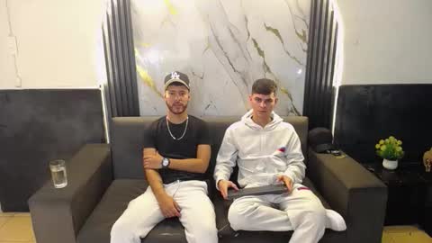 angel_villareal_ online show from March 1, 6:24 am