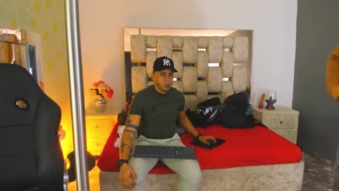 Angel And Cris online show from September 13, 12:28 pm