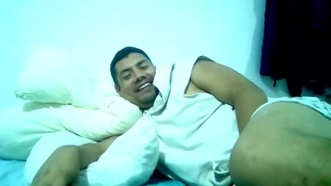 Snapshot of angeldavid90 chatting on October 4, 2:38 am angeldavid90 online show from October 4, 2:38 am