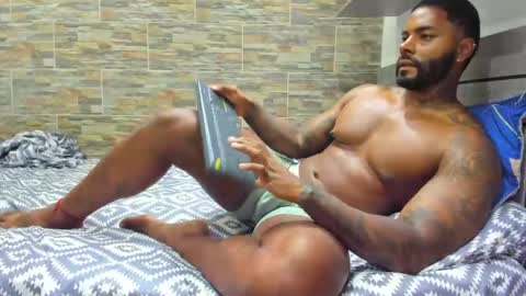 angelo_evans33 online show from April 27, 12:40 am