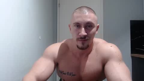 Snapshot of angelofit chatting on December 18, 7:19 pm ------- SEX SHOW WITH GUYS AND GIRLS MUSCLE SHOW online show from December 18, 7:19 pm