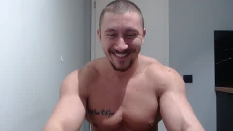 Snapshot of angelofit chatting on December 10, 11:43 am ------- SEX SHOW WITH GUYS AND GIRLS MUSCLE SHOW online show from December 10, 11:43 am