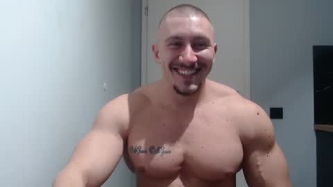 Snapshot of angelofit chatting on January 28, 6:39 pm ------- SEX SHOW WITH GUYS AND GIRLS MUSCLE SHOW online show from January 28, 6:39 pm