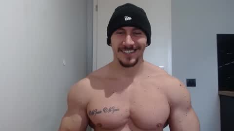 Snapshot of angelofit chatting on February 7, 10:19 am ------- SEX SHOW WITH GUYS AND GIRLS MUSCLE SHOW online show from February 7, 10:19 am