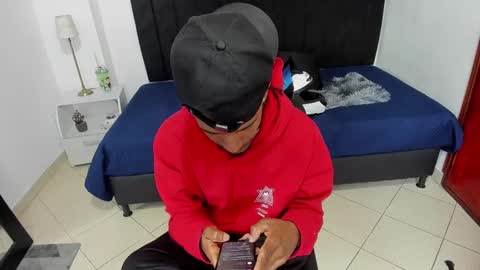 Snapshot of anthoy_wayans chatting on December 18, 12:10 am online show from December 18, 12:10 am
