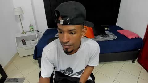 Snapshot of anthoy_wayans chatting on December 15, 9:09 pm online show from December 15, 9:09 pm
