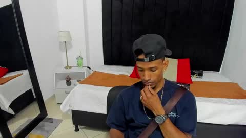 Snapshot of anthoy_wayans chatting on December 8, 10:14 pm online show from December 8, 10:14 pm