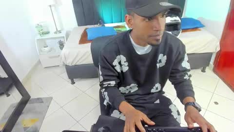 Snapshot of anthoy_wayans chatting on February 13, 12:24 am online show from February 13, 12:24 am