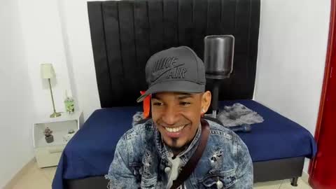 Snapshot of anthoy_wayans chatting on December 18, 11:40 pm online show from December 18, 11:40 pm