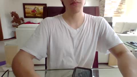 Snapshot of antonio_ricci chatting on February 6, 7:51 pm antonio_ricci online show from February 6, 7:51 pm