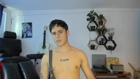 Snapshot of antonnello_ chatting on February 25, 9:35 pm antonnello_ online show from February 25, 9:35 pm