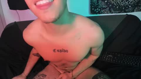 Snapshot of antonnello_ chatting on February 10, 10:40 pm antonnello_ online show from February 10, 10:40 pm