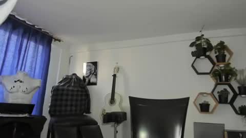 Snapshot of antonnello_ chatting on March 10, 10:45 pm antonnello_ online show from March 10, 10:45 pm