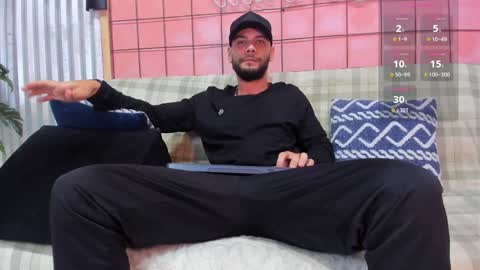 Snapshot of antony_bigdick_ chatting on December 6, 1:18 am Juan Camilo online show from December 6, 1:18 am